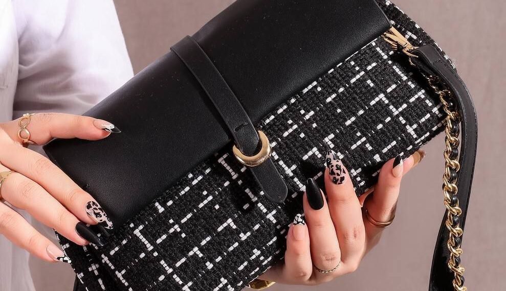 لمسه للشنط الحريمى