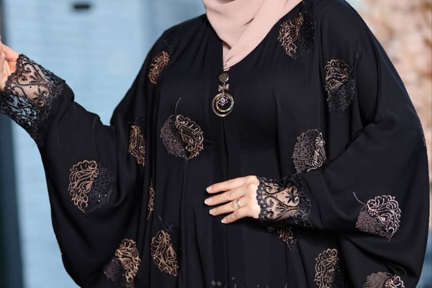 اشيك عبايا و احباب المدينة