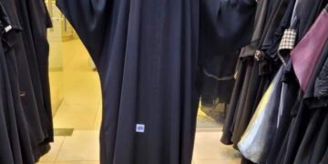 اشيك عبايا و احباب المدينة